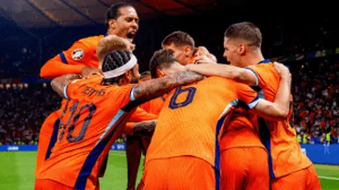 阿门本赛季屡创佳绩，抢断与盖帽同步爆发，场均至少2次达成，联盟排名高居第五！