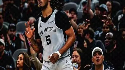 掘金队前锋佩顿·沃特森遭遇腿筋重伤，预计赛场空缺长达一月，备战形势不容乐观！