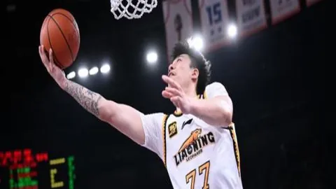 蓉城领跑中超积分榜，申花转正，四队负分持续